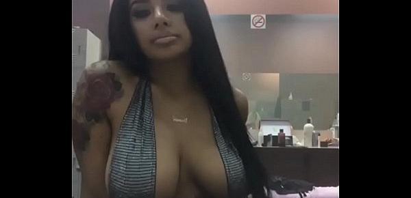  Yasmin estrada Instagram live